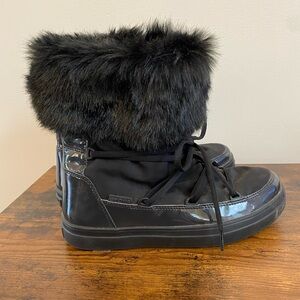 Crocs Women's Lodge Point Lace Snow Boot Black Size 9